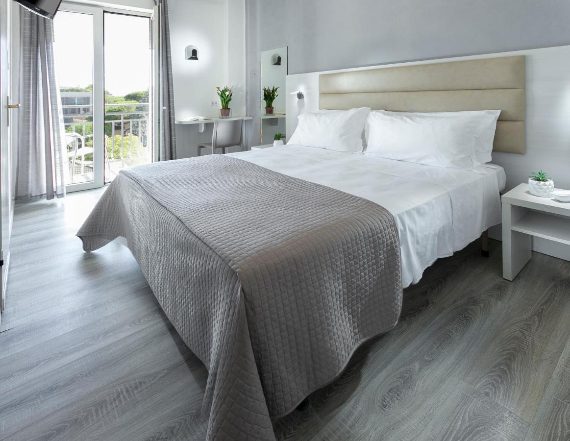 Hotel Zanarini In Centro A ริชโชเน ภายนอก รูปภาพ