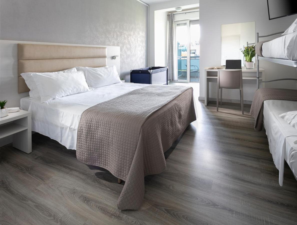Hotel Zanarini In Centro A ริชโชเน ภายนอก รูปภาพ