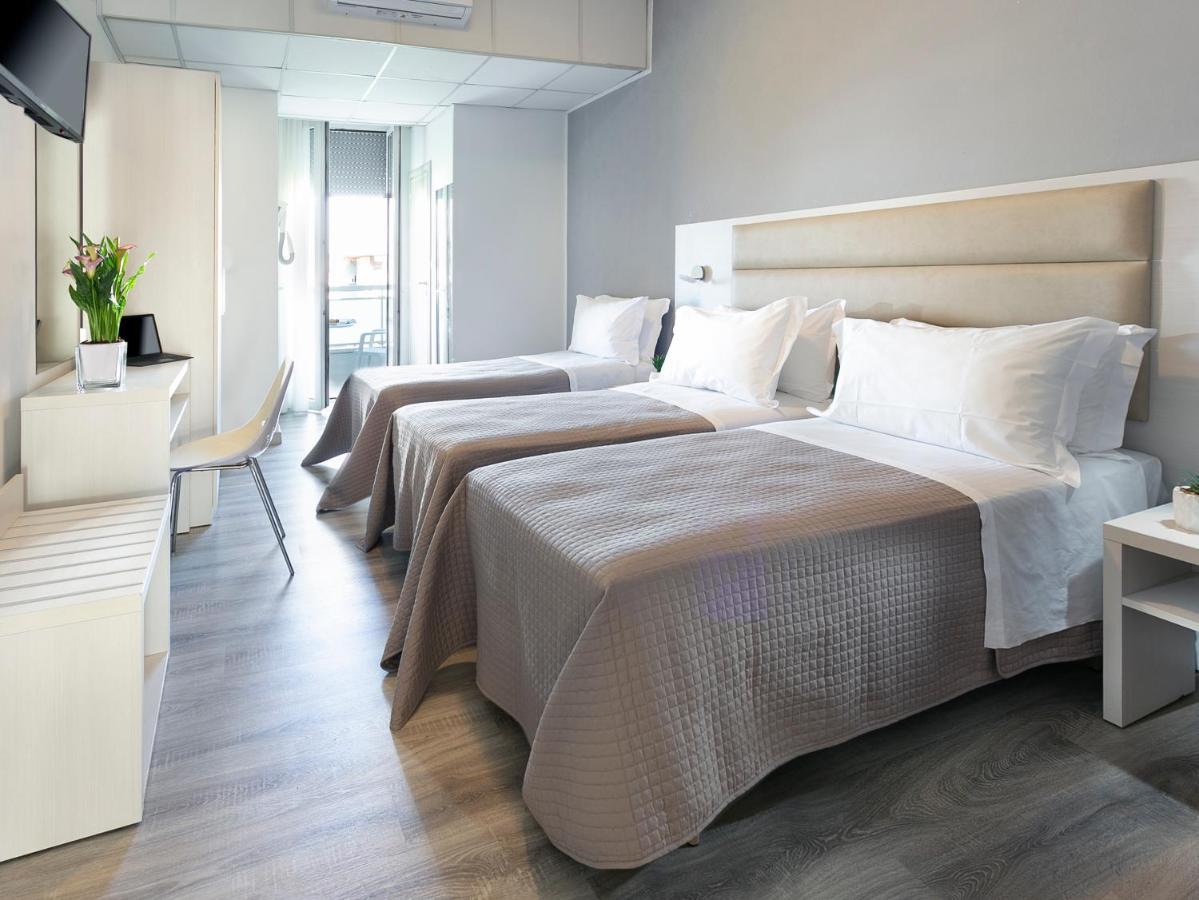 Hotel Zanarini In Centro A ริชโชเน ภายนอก รูปภาพ