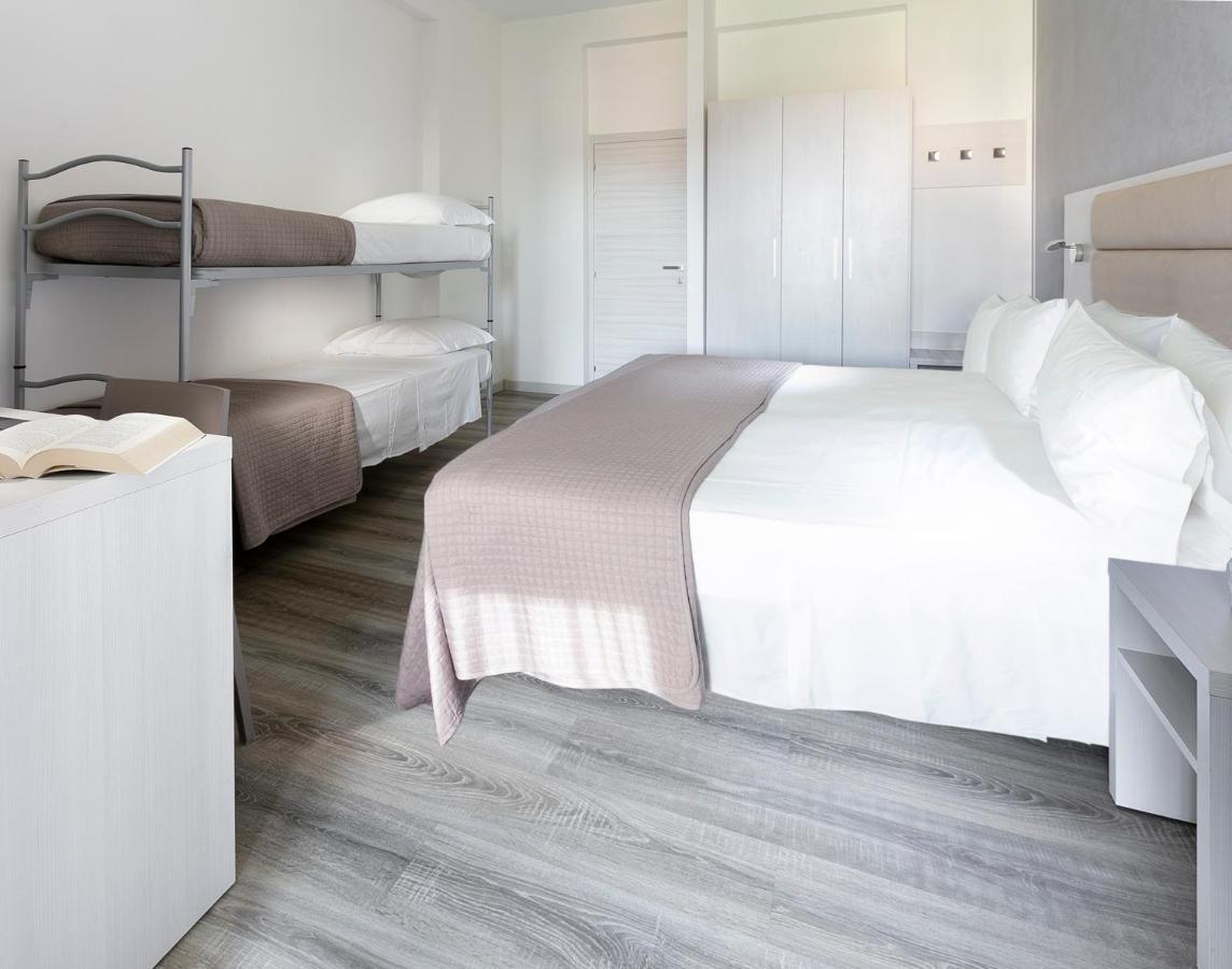 Hotel Zanarini In Centro A ริชโชเน ภายนอก รูปภาพ