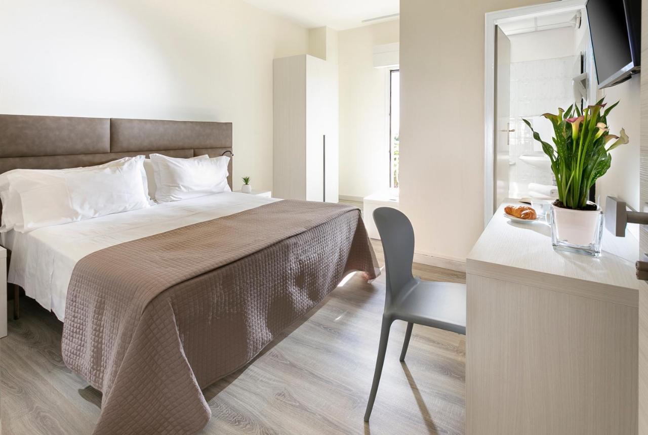 Hotel Zanarini In Centro A ริชโชเน ภายนอก รูปภาพ