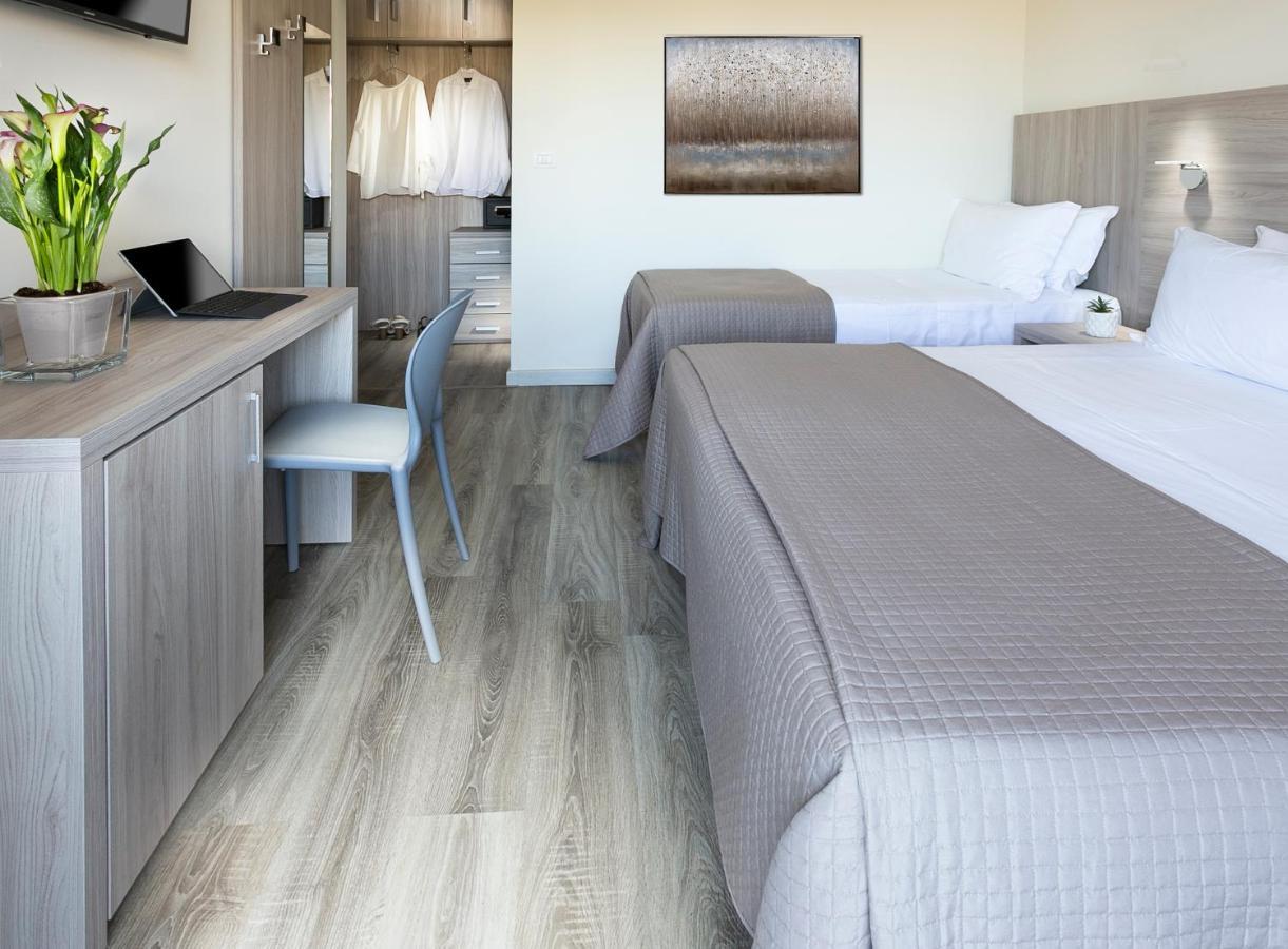 Hotel Zanarini In Centro A ริชโชเน ภายนอก รูปภาพ