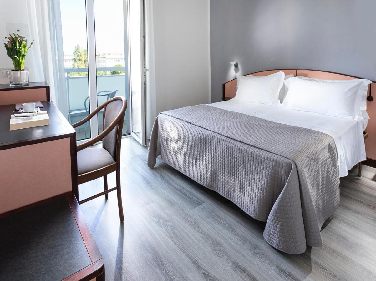 Hotel Zanarini In Centro A ริชโชเน ภายนอก รูปภาพ