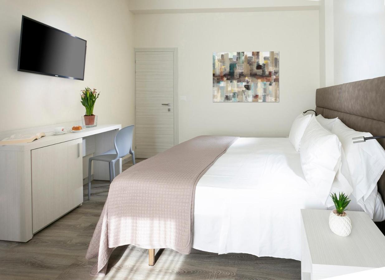 Hotel Zanarini In Centro A ริชโชเน ภายนอก รูปภาพ
