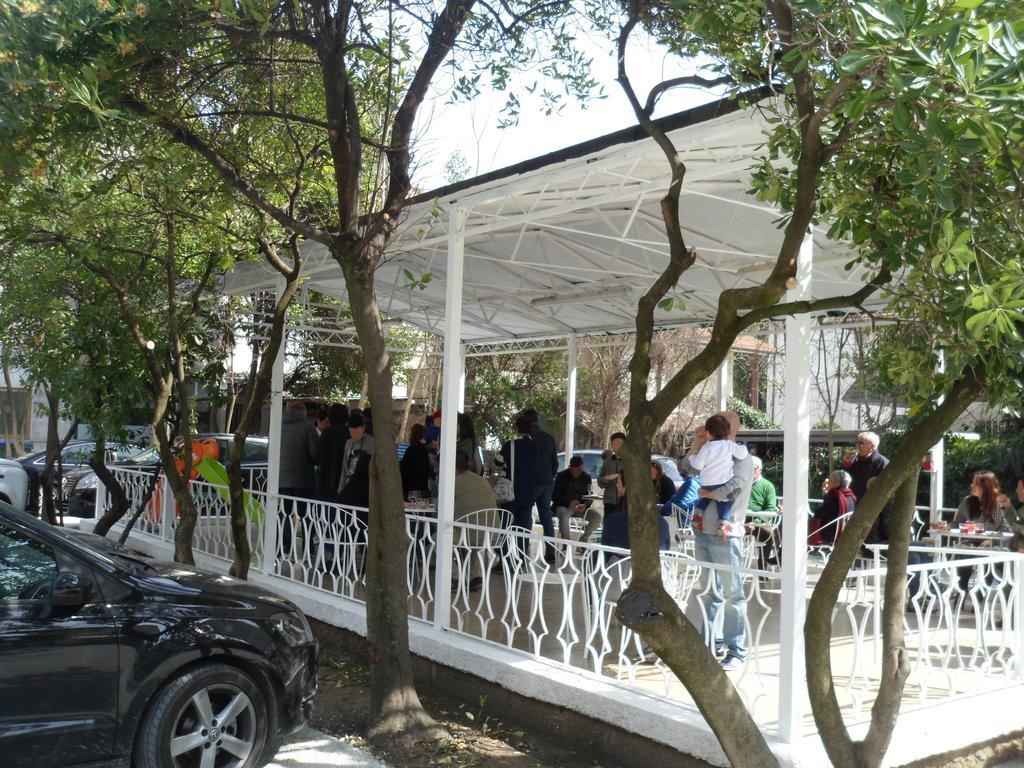 Hotel Zanarini In Centro A ริชโชเน ภายนอก รูปภาพ