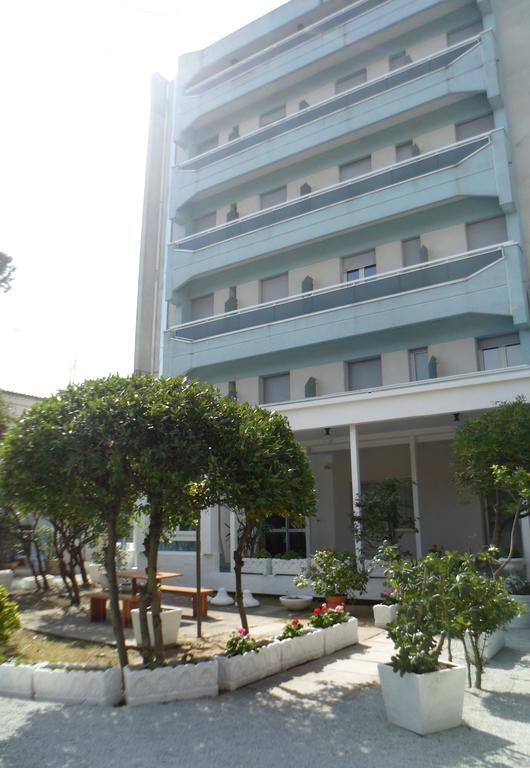 Hotel Zanarini In Centro A ริชโชเน ภายนอก รูปภาพ