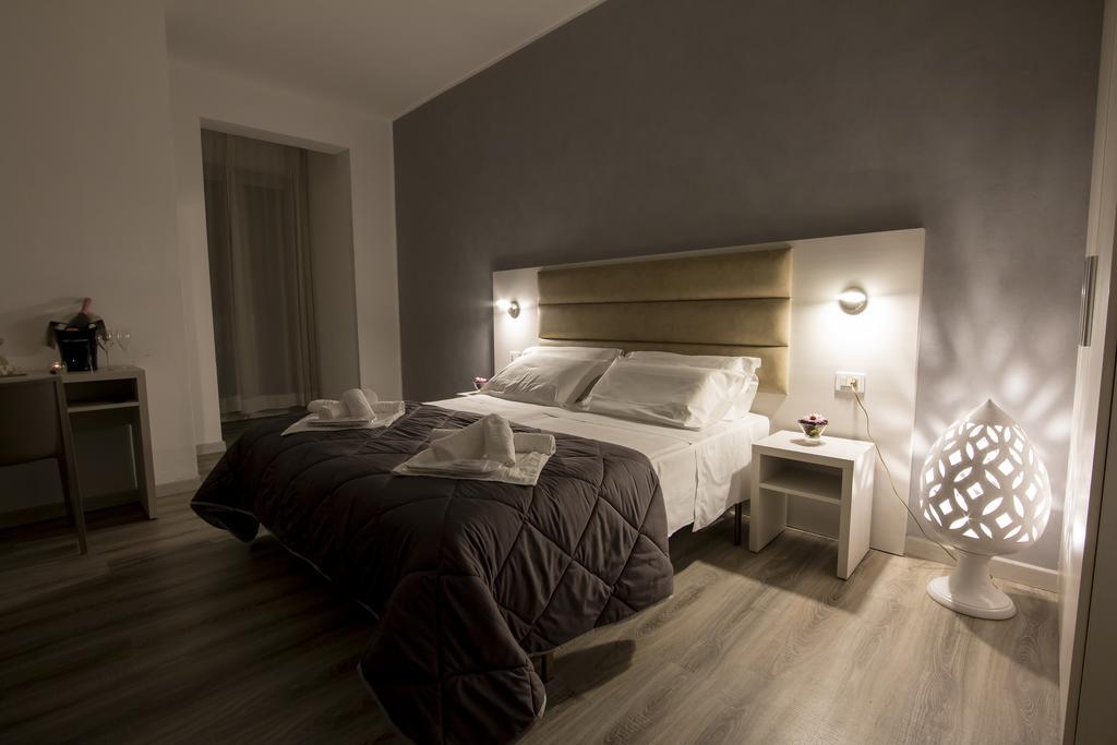 Hotel Zanarini In Centro A ริชโชเน ภายนอก รูปภาพ