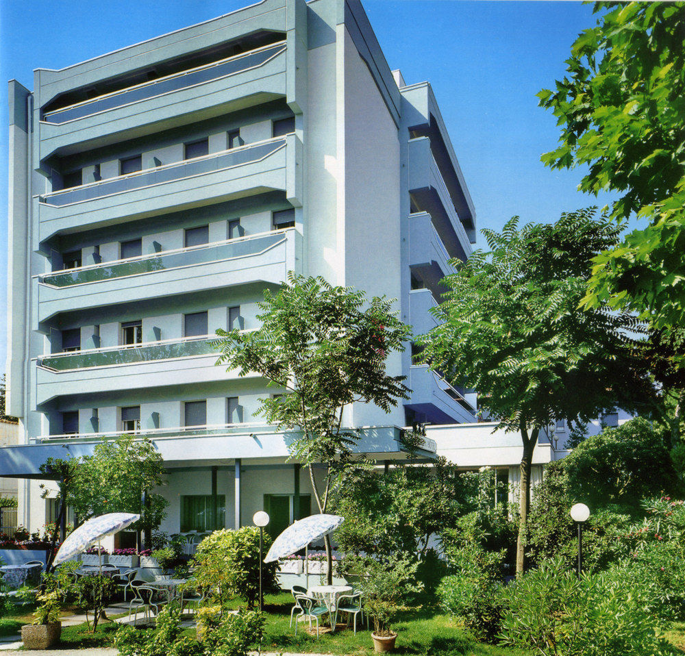 Hotel Zanarini In Centro A ริชโชเน ภายนอก รูปภาพ