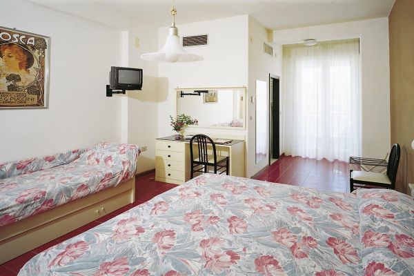 Hotel Zanarini In Centro A ริชโชเน ภายนอก รูปภาพ