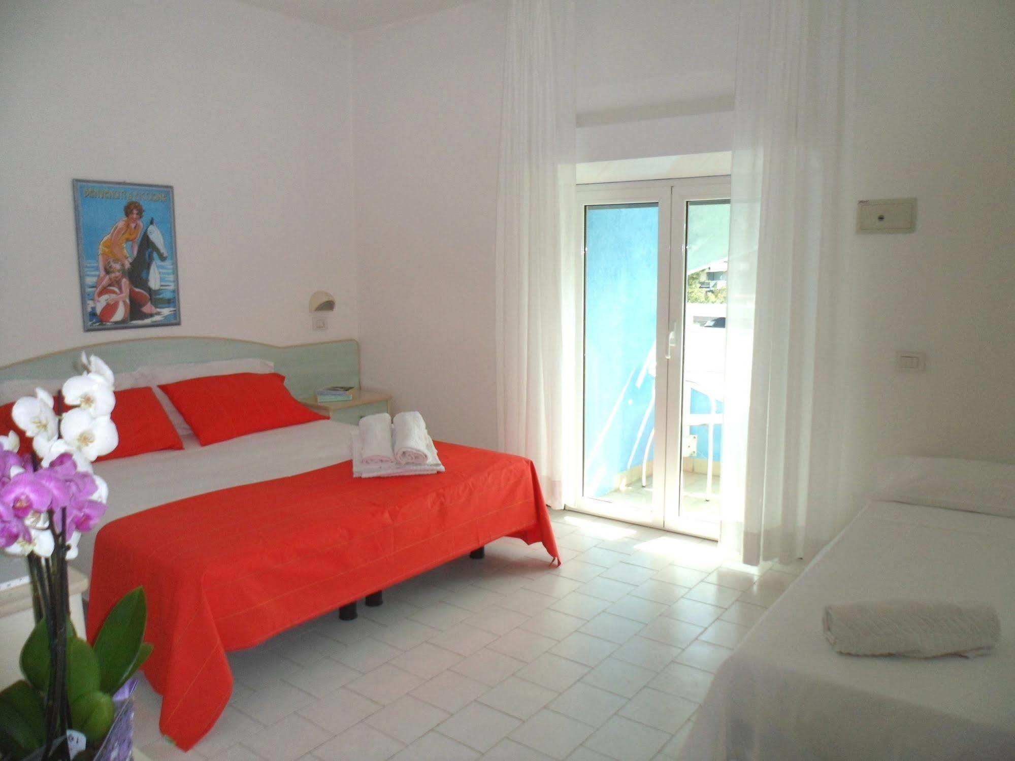 Hotel Zanarini In Centro A ริชโชเน ภายนอก รูปภาพ