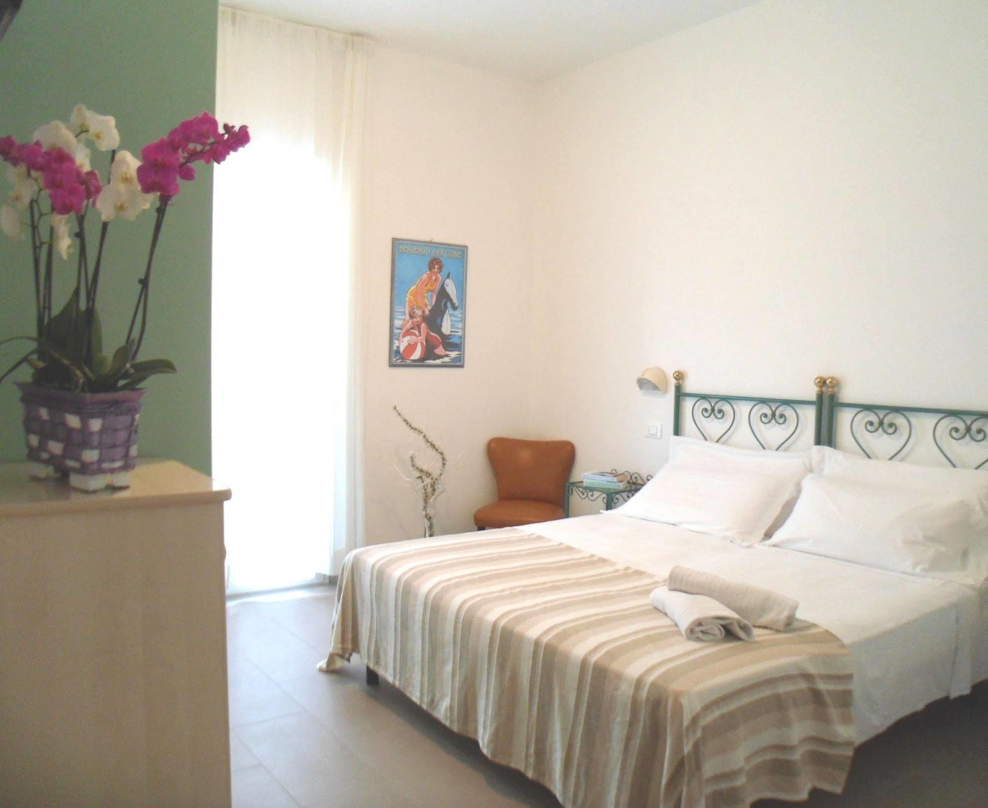Hotel Zanarini In Centro A ริชโชเน ภายนอก รูปภาพ