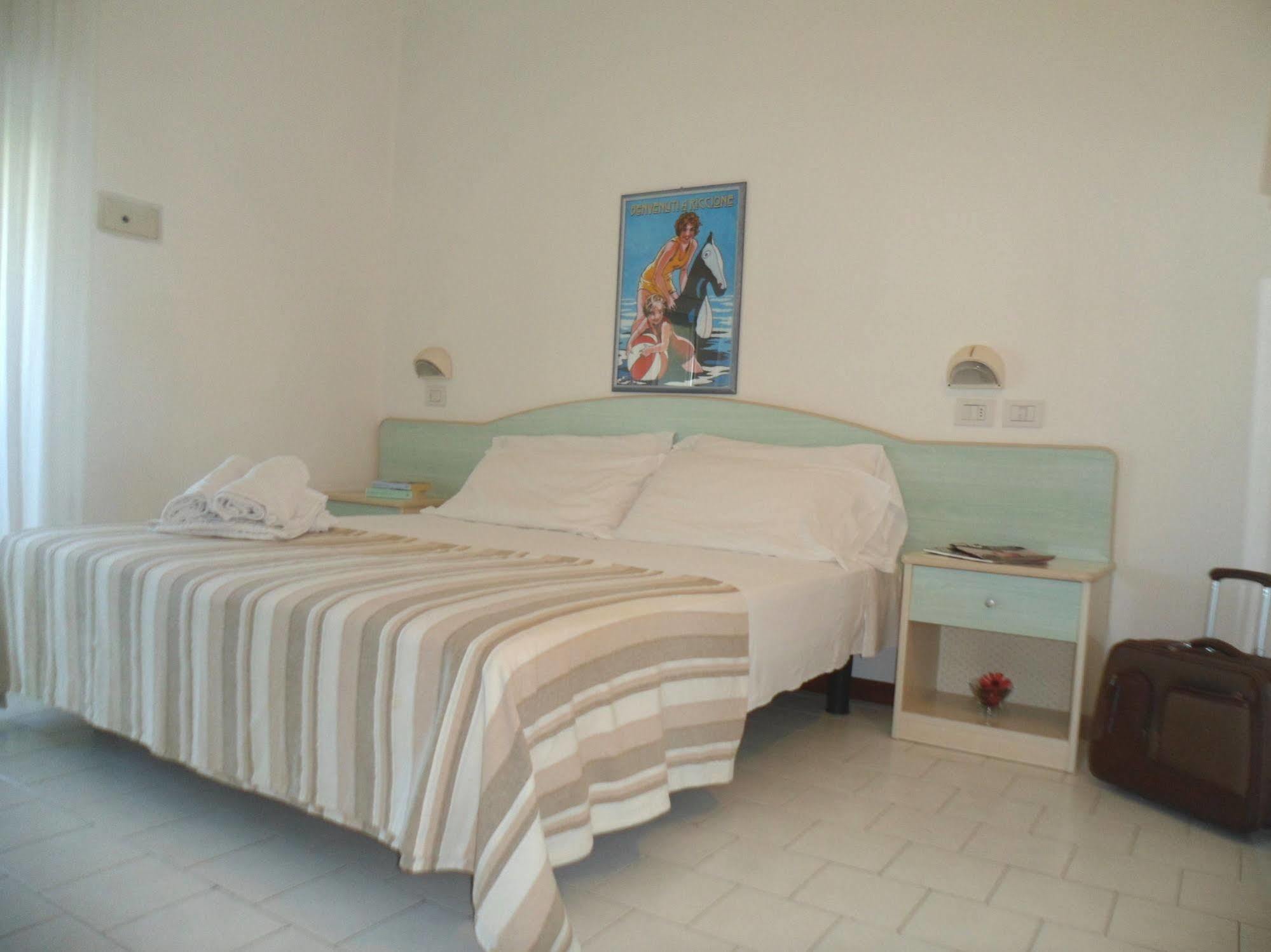 Hotel Zanarini In Centro A ริชโชเน ภายนอก รูปภาพ