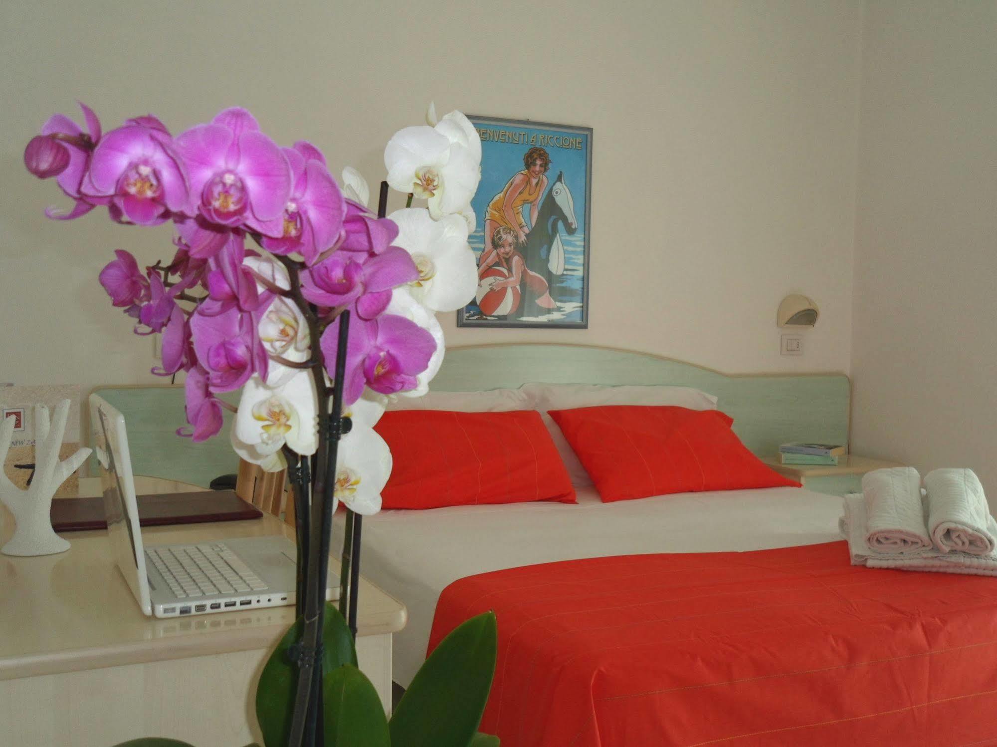 Hotel Zanarini In Centro A ริชโชเน ภายนอก รูปภาพ