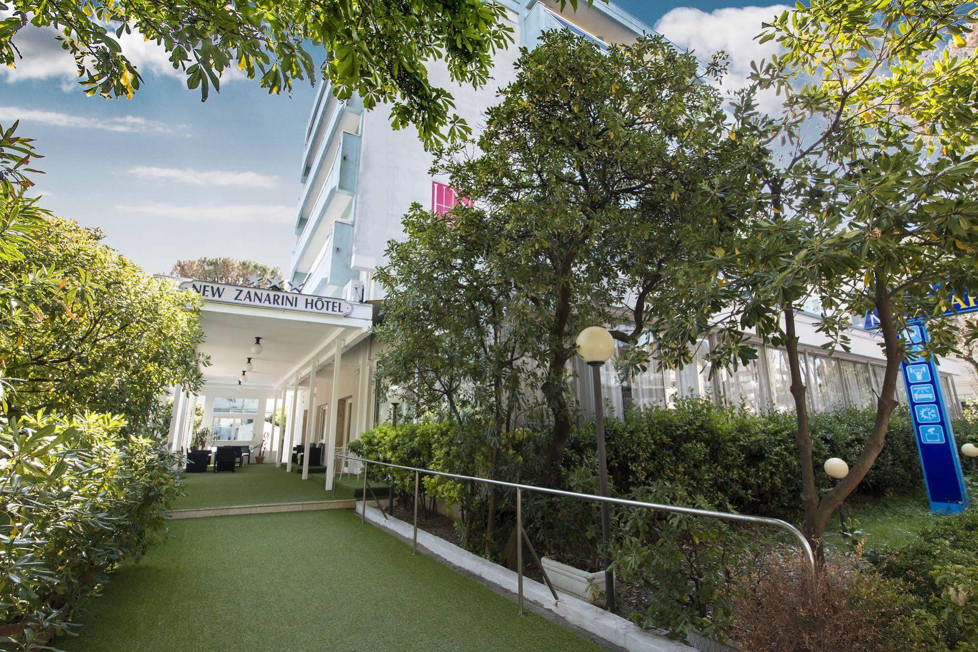 Hotel Zanarini In Centro A ริชโชเน ภายนอก รูปภาพ