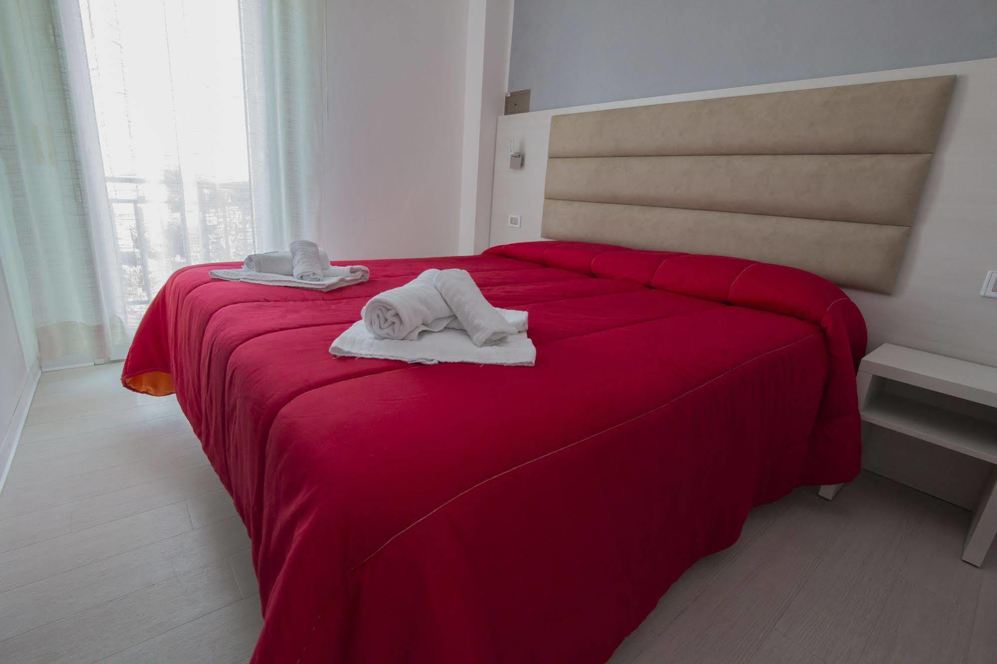 Hotel Zanarini In Centro A ริชโชเน ภายนอก รูปภาพ